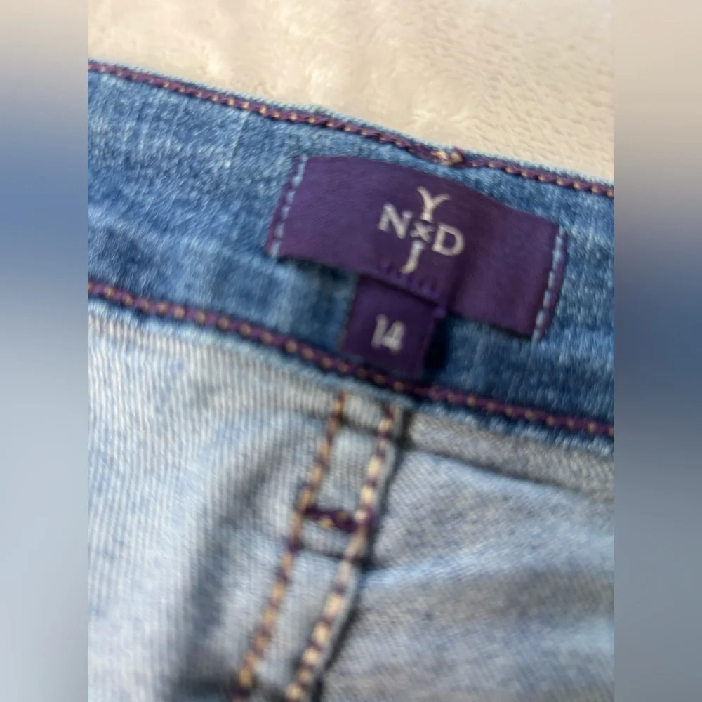NYDJ Women’s Slim Straight Jeans in Medium Blue Wash NWT SIZE 14 - Picture 10 of 13